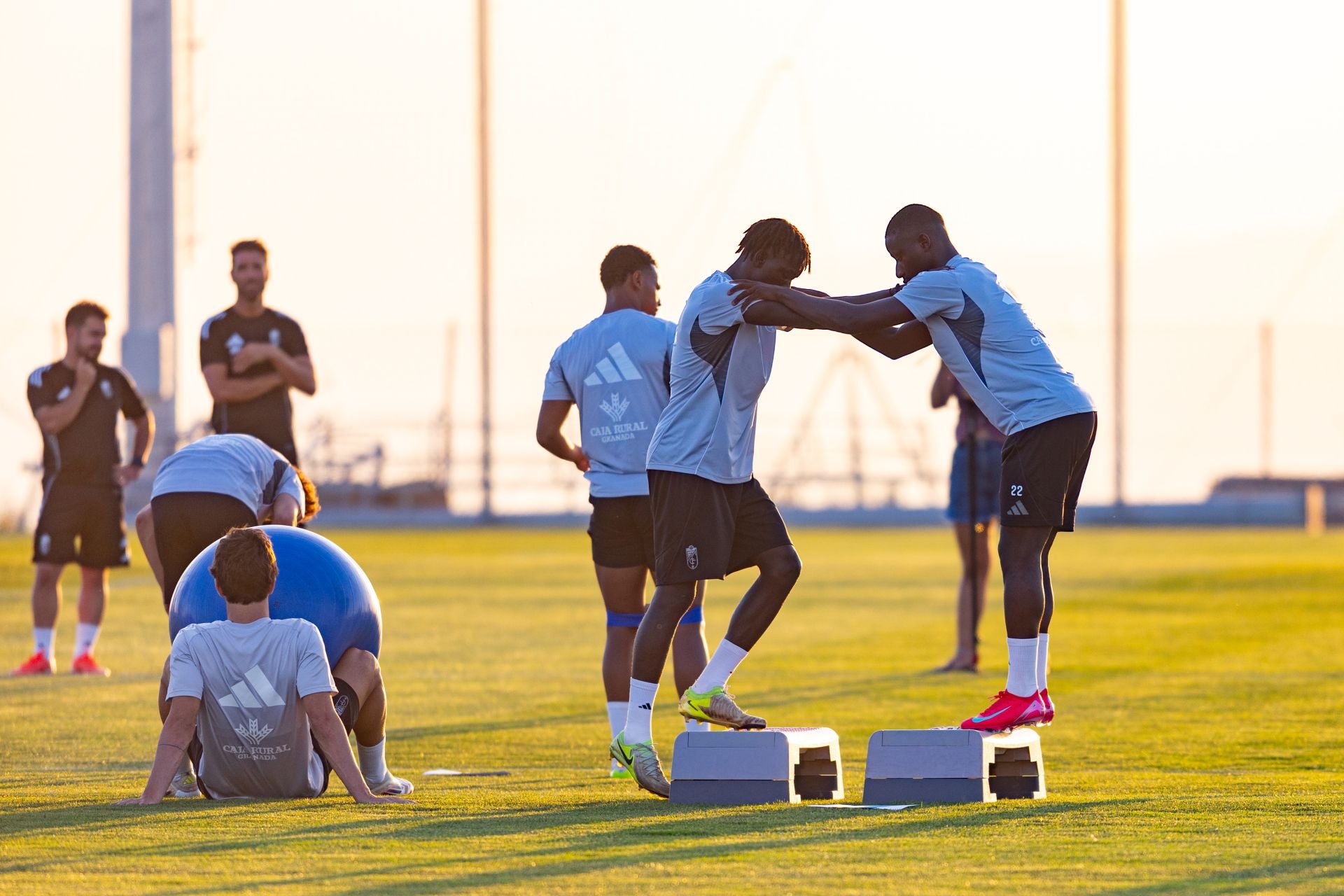 El primer entrenamiento de la pretemporada del Granada, en imágenes