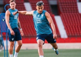 Rachad durante un entrenamiento con el Almería.