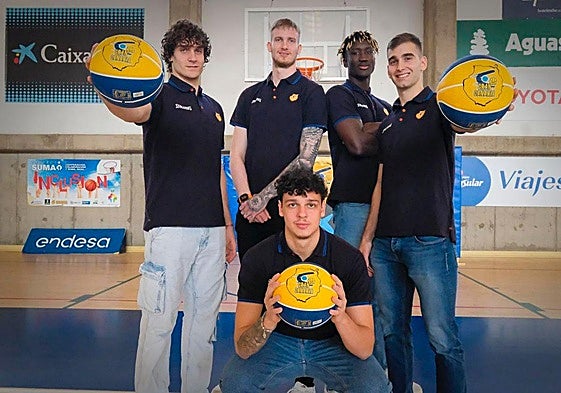 Kljajic, a la derecha, junto a las perlas del 'Granca'.