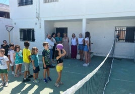 Visita de la diputada a la escuela de verano en Jimena.