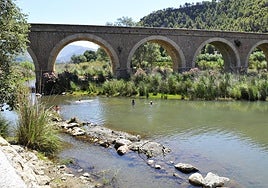 El pueblo de Granada que posee una gigantesca piscina natural para poder refrescarse