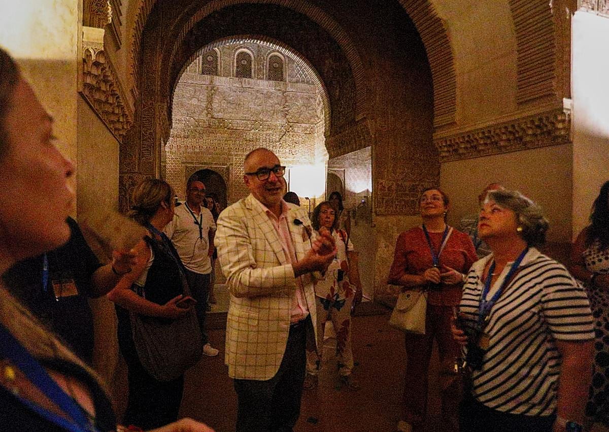 Imagen secundaria 1 - La Alhambra &#039;secreta&#039; a la luz de la luna llena