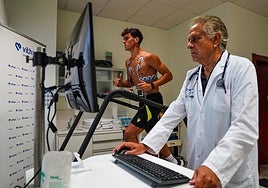 Selvi Clua pasando el reconocimiento médico