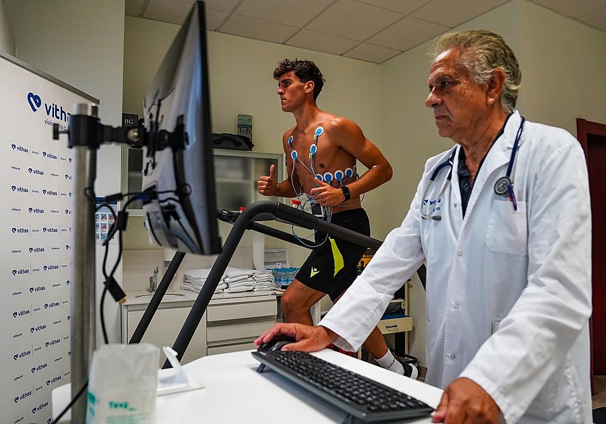 Selvi Clua pasando el reconocimiento médico