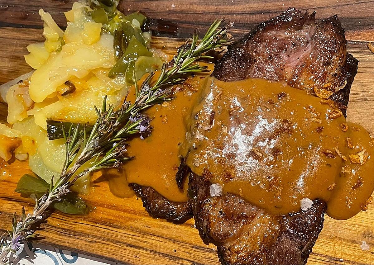 Imagen secundaria 1 - El paradisíaco restaurante de Granada dentro de una cueva a 22 grados: «Los clientes alucinan»