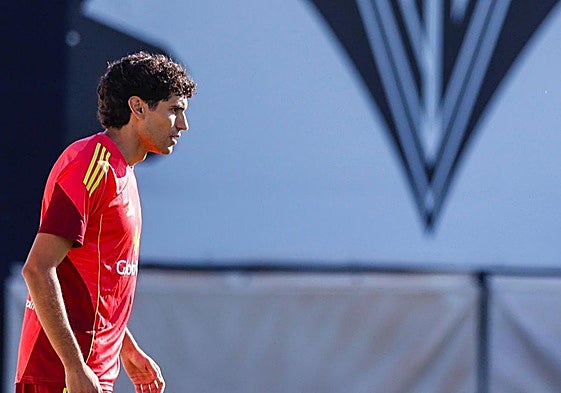 Jesús Vallejo, en el entreno de su nuevo equipo.
