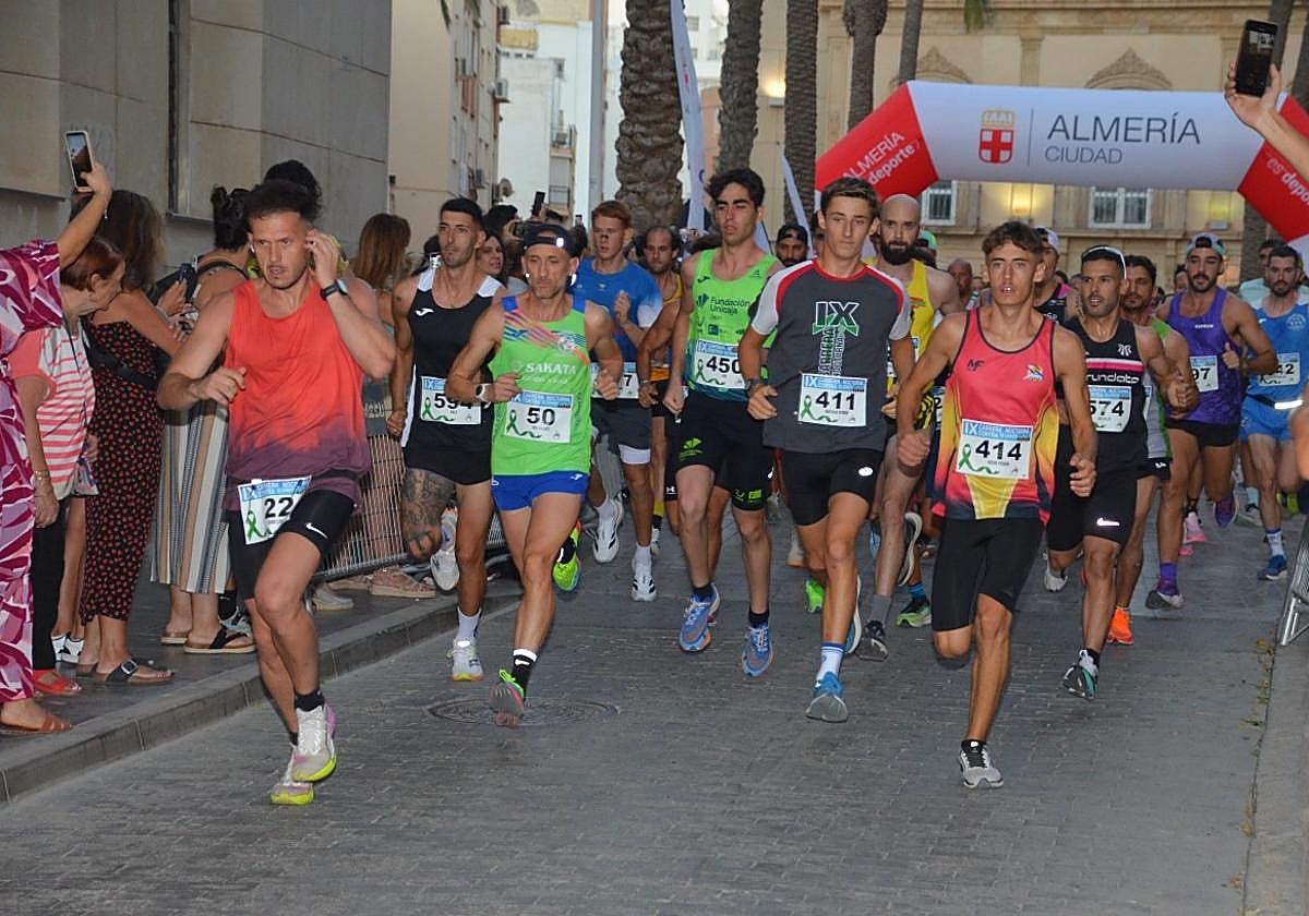 Fernando Javaloy y Paula Ramírez ganan la IX Carrera Nocturna Contra el Cáncer Ciudad de Almería