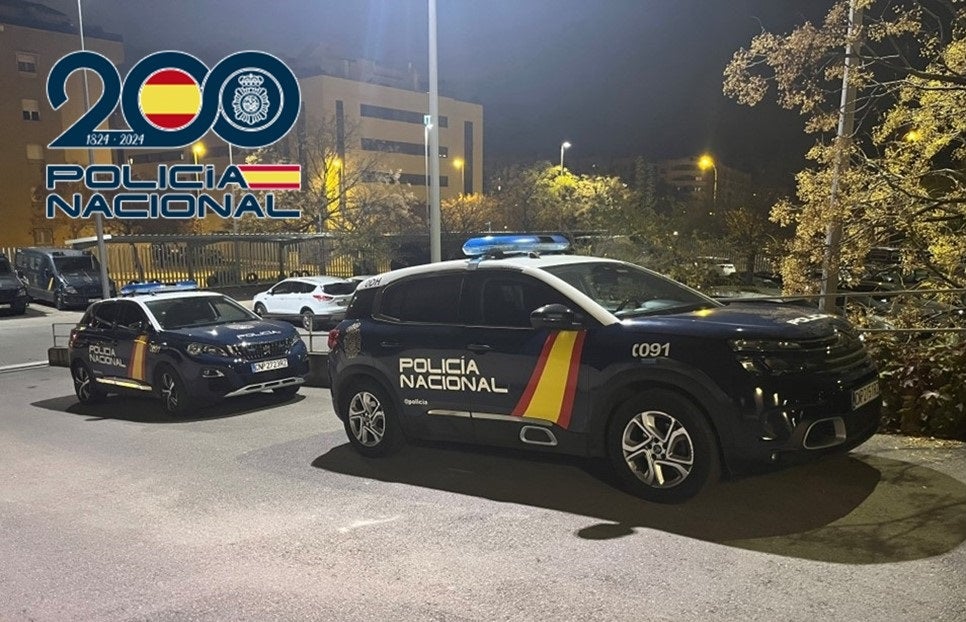 Saltan de unos matorrales para atracar a dos mujeres a punta de navaja en un parque del centro de Granada