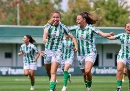 Blanca Muñoz celebra un gol.