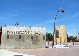 La plataforma en Defensa de la UJA acusa a Villamandos de «insultar» a la Universidad