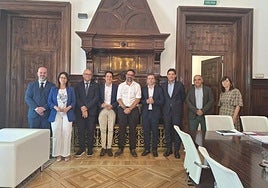 Reunión del equipo de Gobierno local con representantes de Renfe.