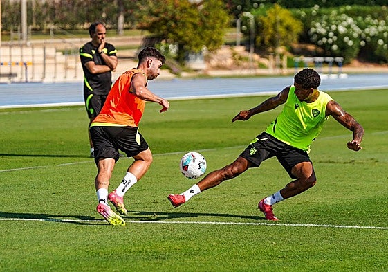 Embarba regateando a Chirino