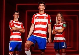Primer vistazo a la nueva equipación local del Granada en el vídeo compartido por el club.