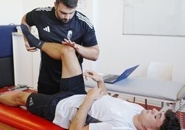 Puma se somete a una de las pruebas médicas del reconocimiento.