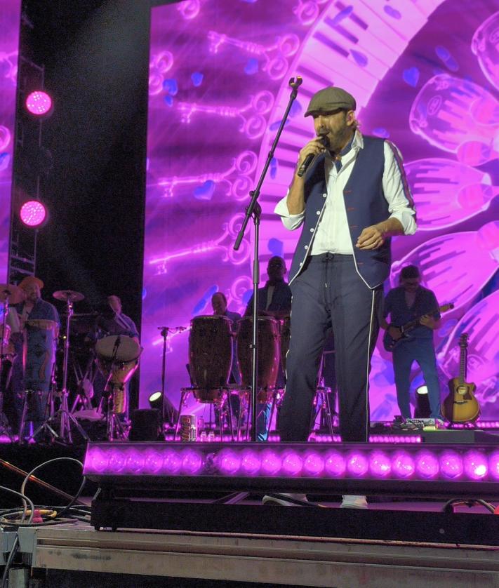 Imagen secundaria 2 - El ritmo tropical de Juan Luis Guerra pone a bailar pies y corazón por igual