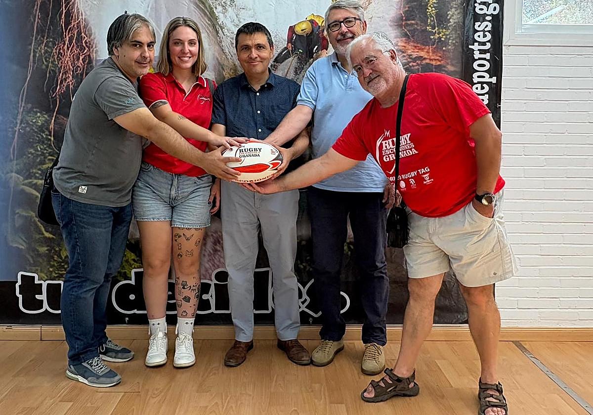 Algunos de los artífices del proyecto para la escuela municipal de rugby en la Chana, juntos.