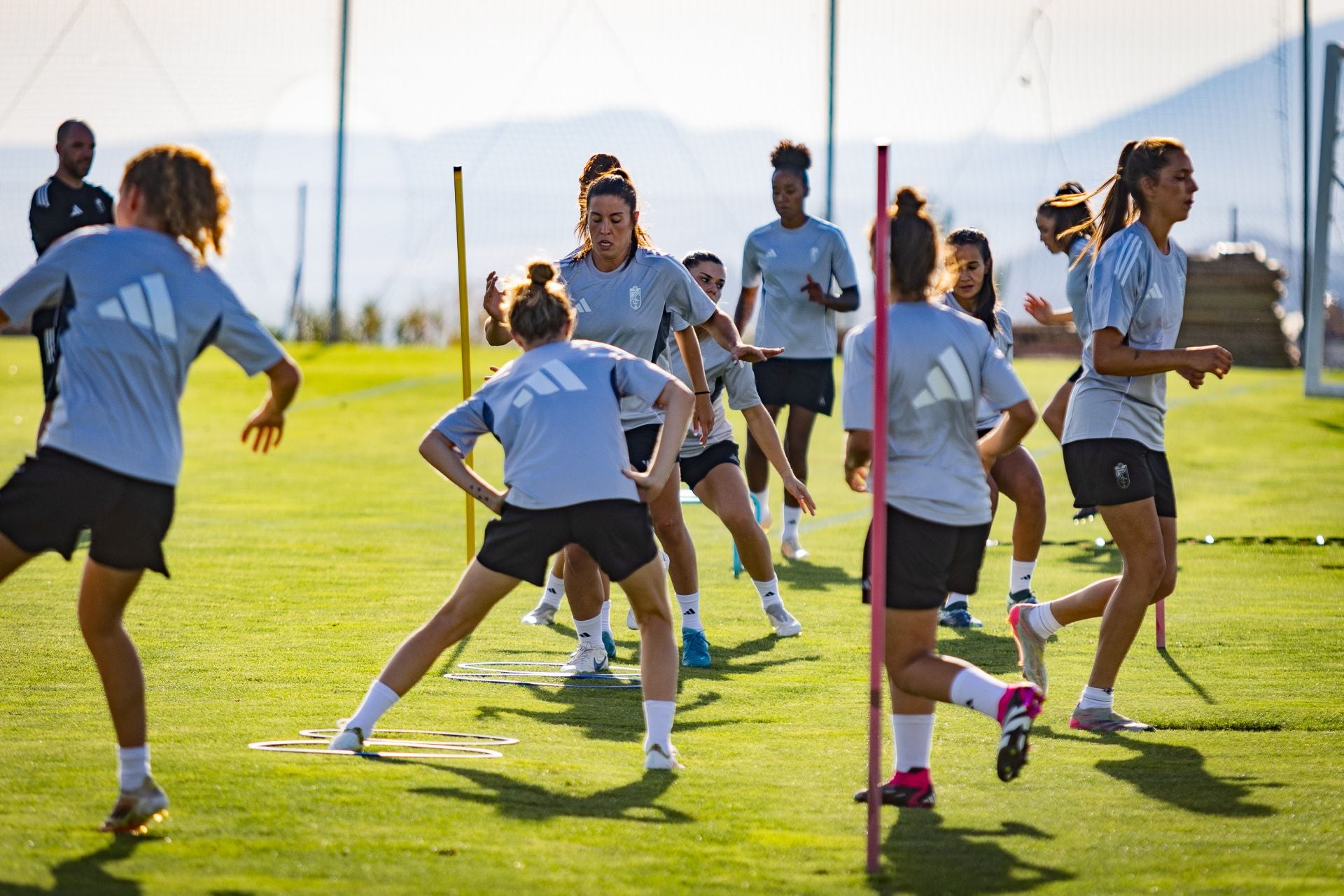 Las imágenes del primer entrenamiento del Granada femenino