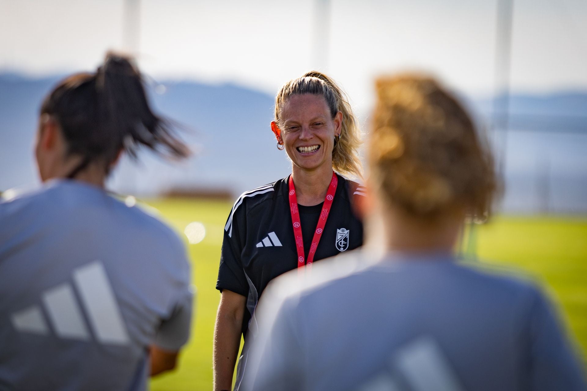Las imágenes del primer entrenamiento del Granada femenino