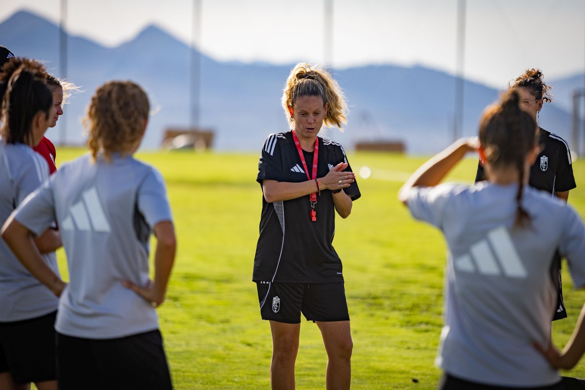 Las imágenes del primer entrenamiento del Granada femenino