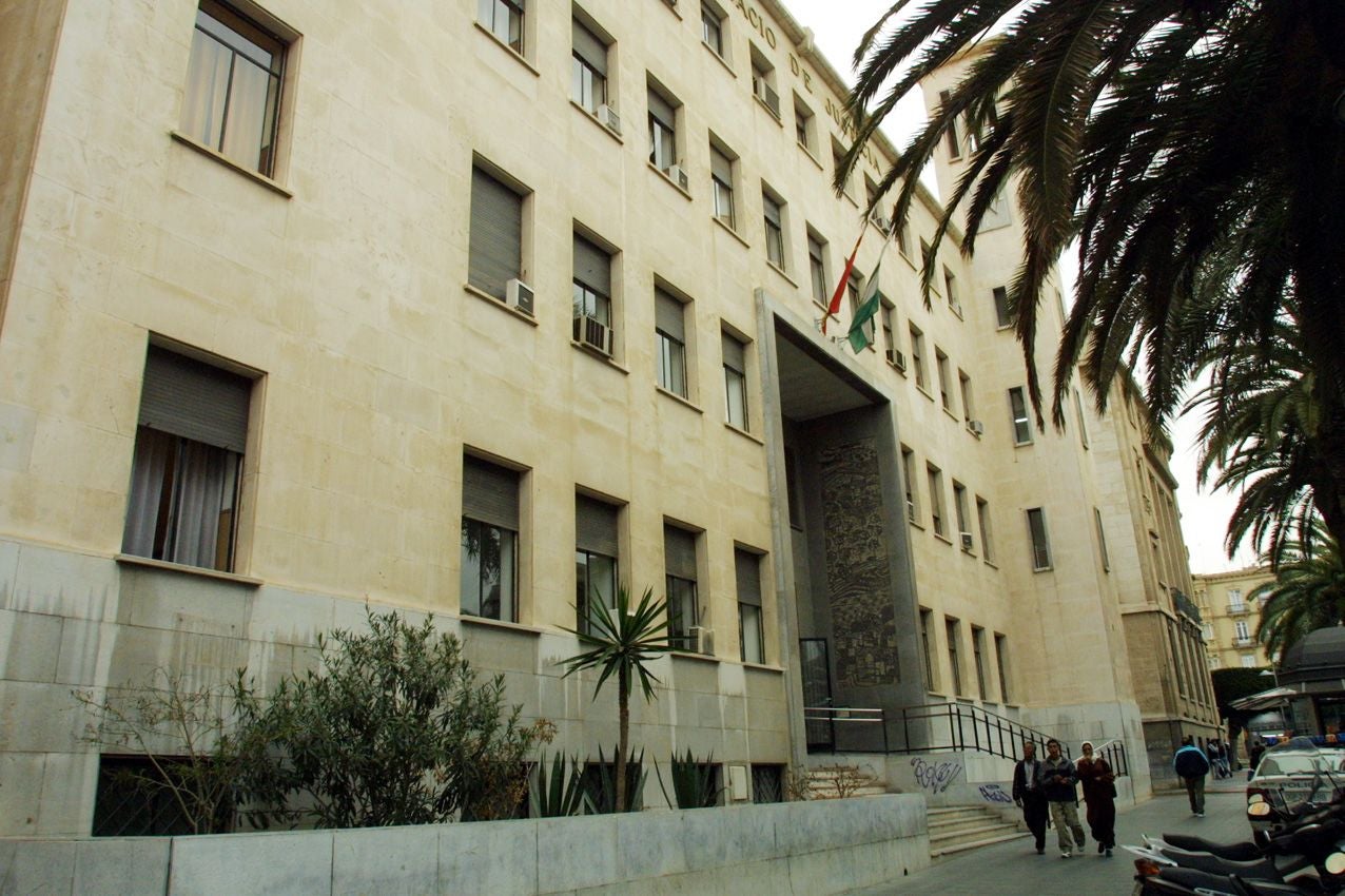 Exterior de la Audiencia Provincial de Almería.
