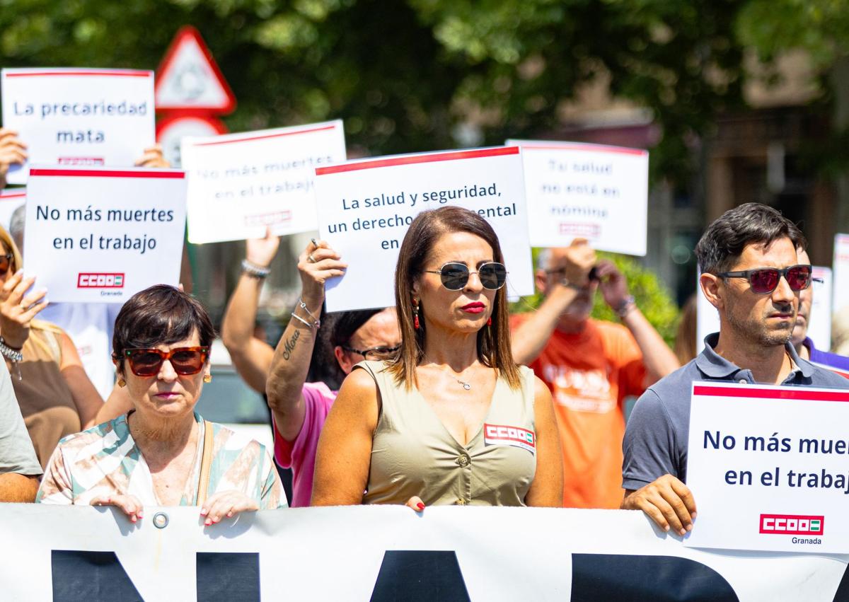 Imagen secundaria 1 - Instantes de la concentración de este viernes.