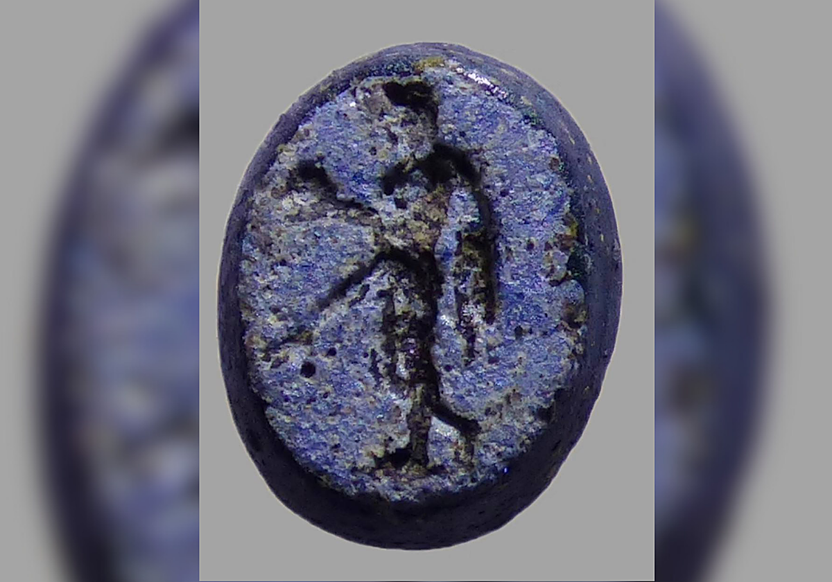 Entalle de Príapo en pasta vítrea azul.