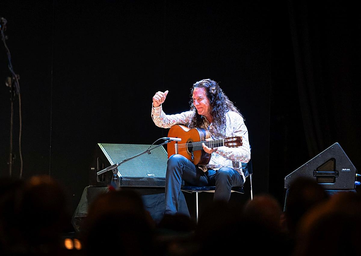 Imagen secundaria 1 - Momentos del concierto. 