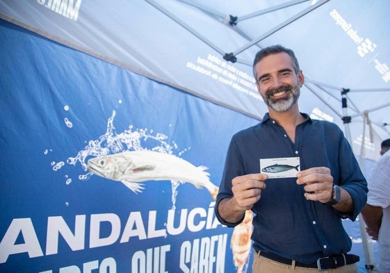 El consejero de Agricultura,Ramón Fernández-Pacheco, el pasado viernes en Almería presentando la campaña 'Mares que saben'.