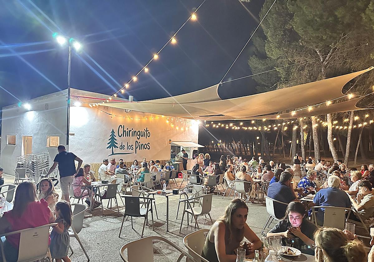 La terraza del Chiringuito de los Pinos.