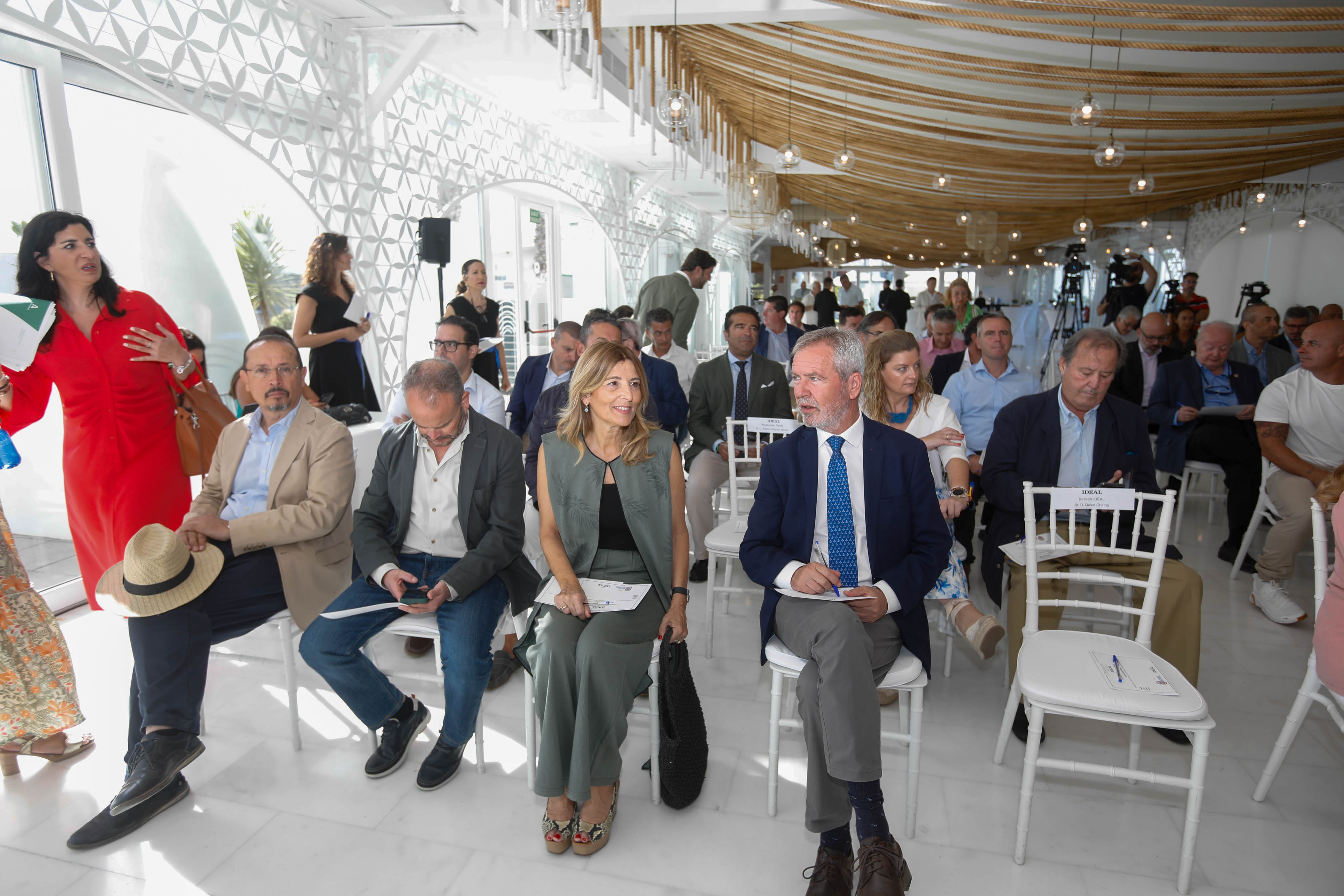 Las imágenes del desayuno informativo con la consejera Carolina España