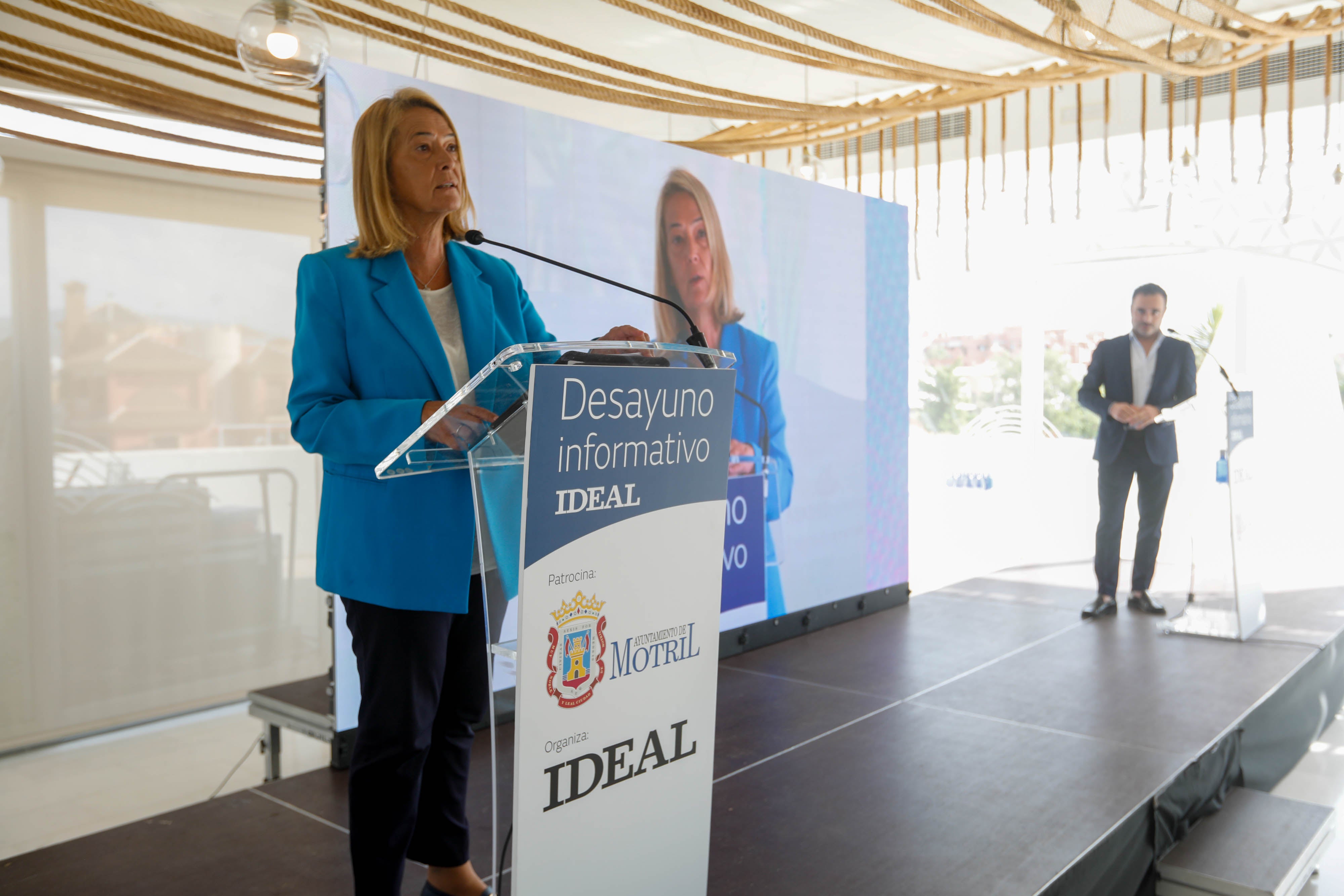 Las imágenes del desayuno informativo con la consejera Carolina España