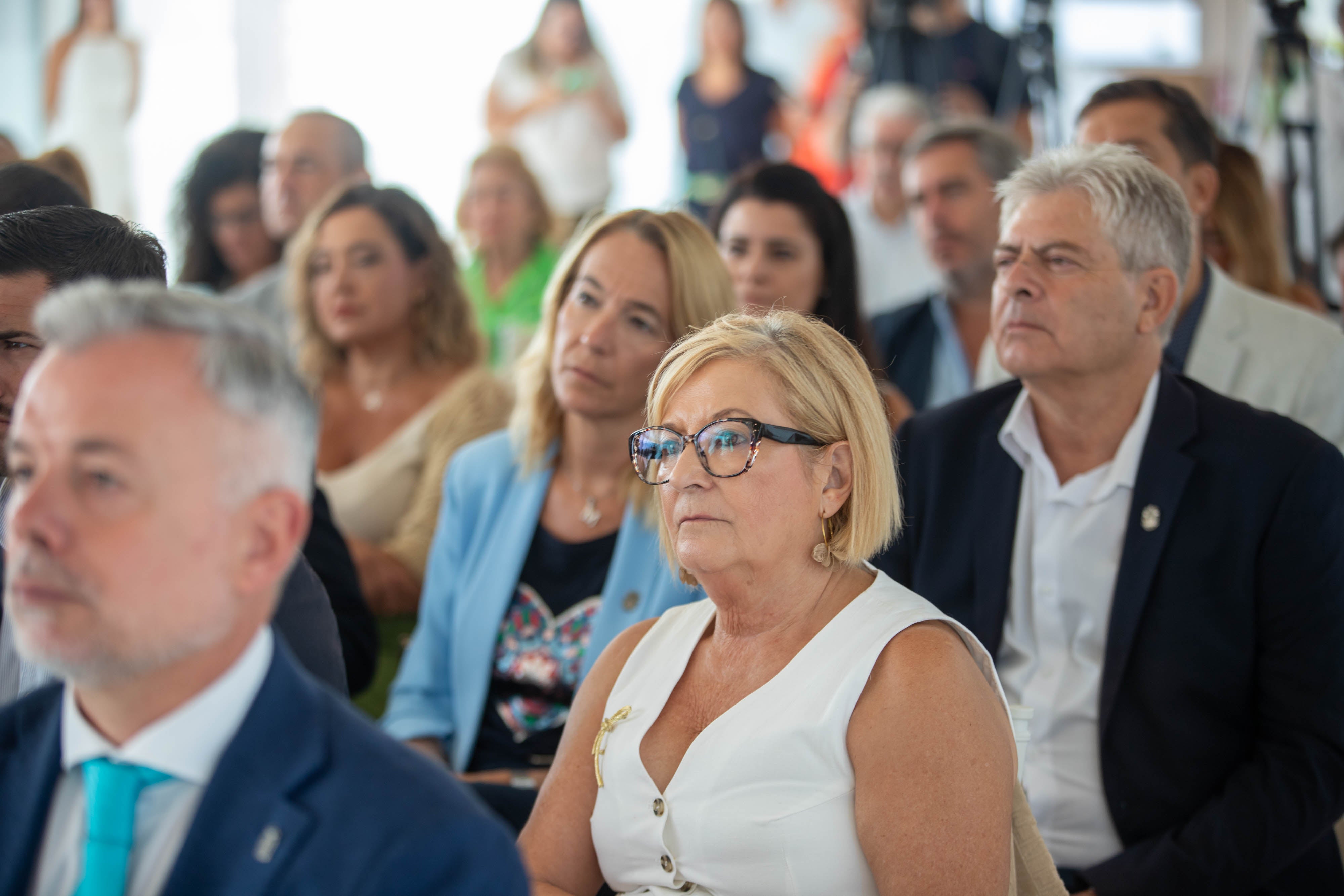 Las imágenes del desayuno informativo con la consejera Carolina España