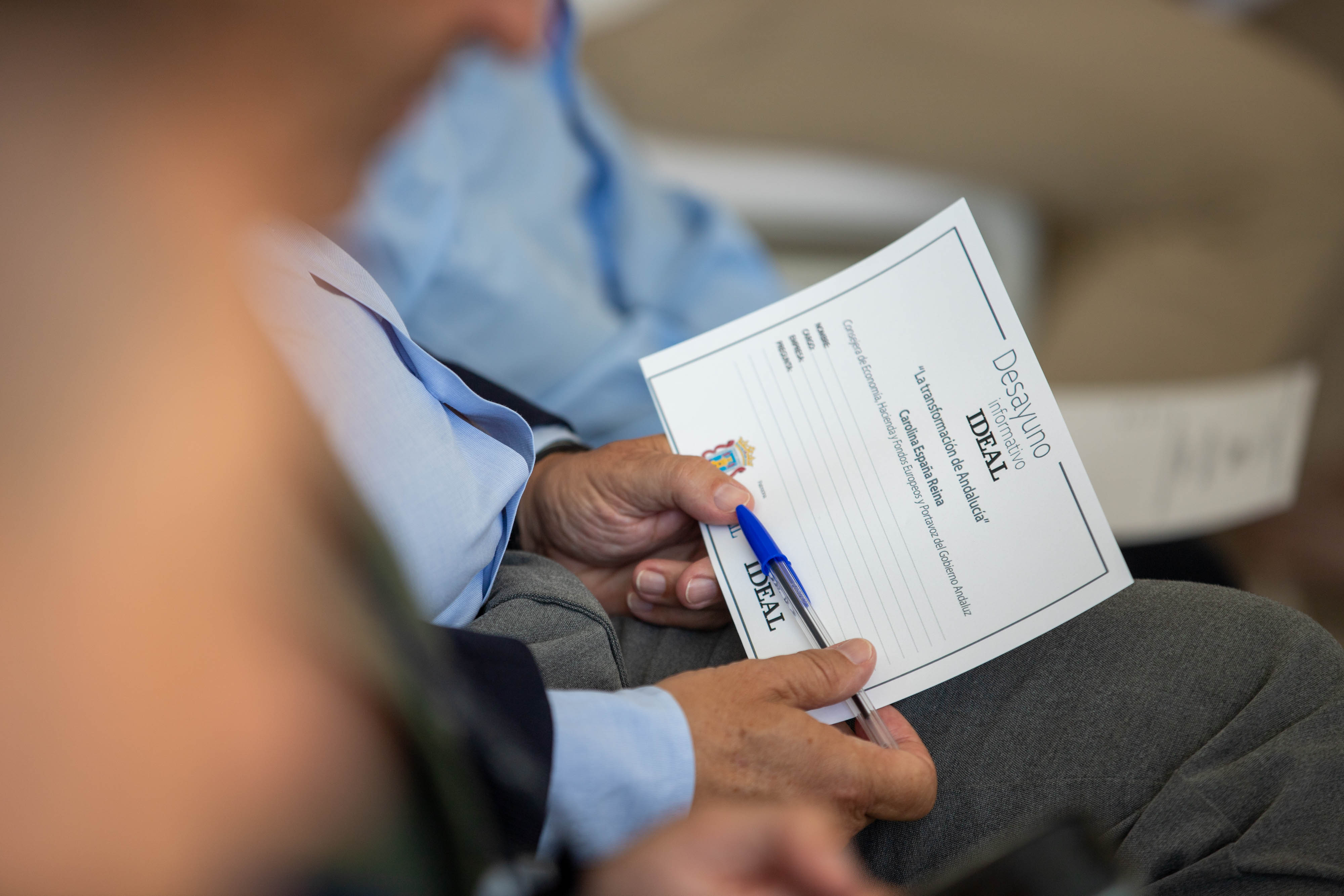 Las imágenes del desayuno informativo con la consejera Carolina España