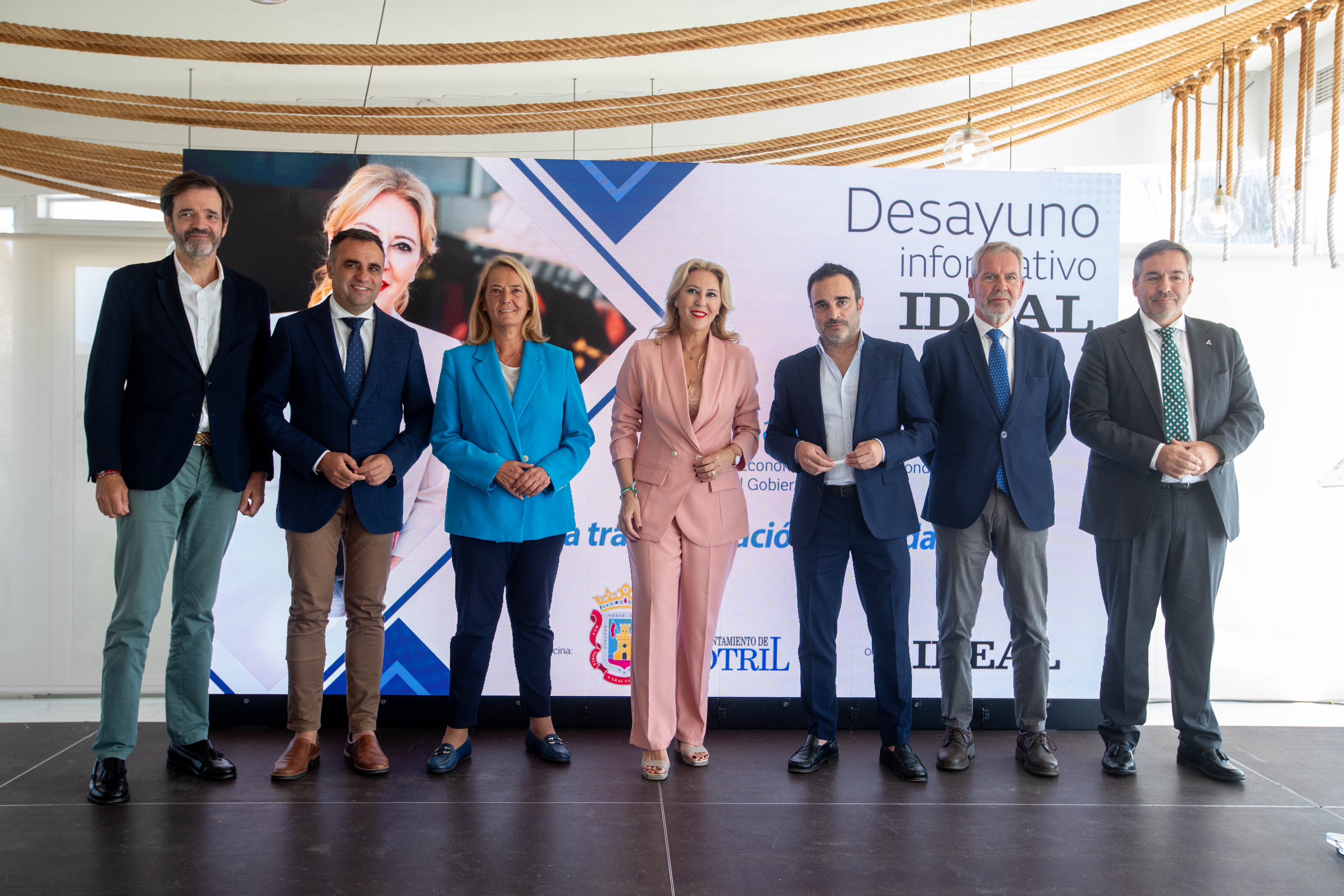 Las imágenes del desayuno informativo con la consejera Carolina España