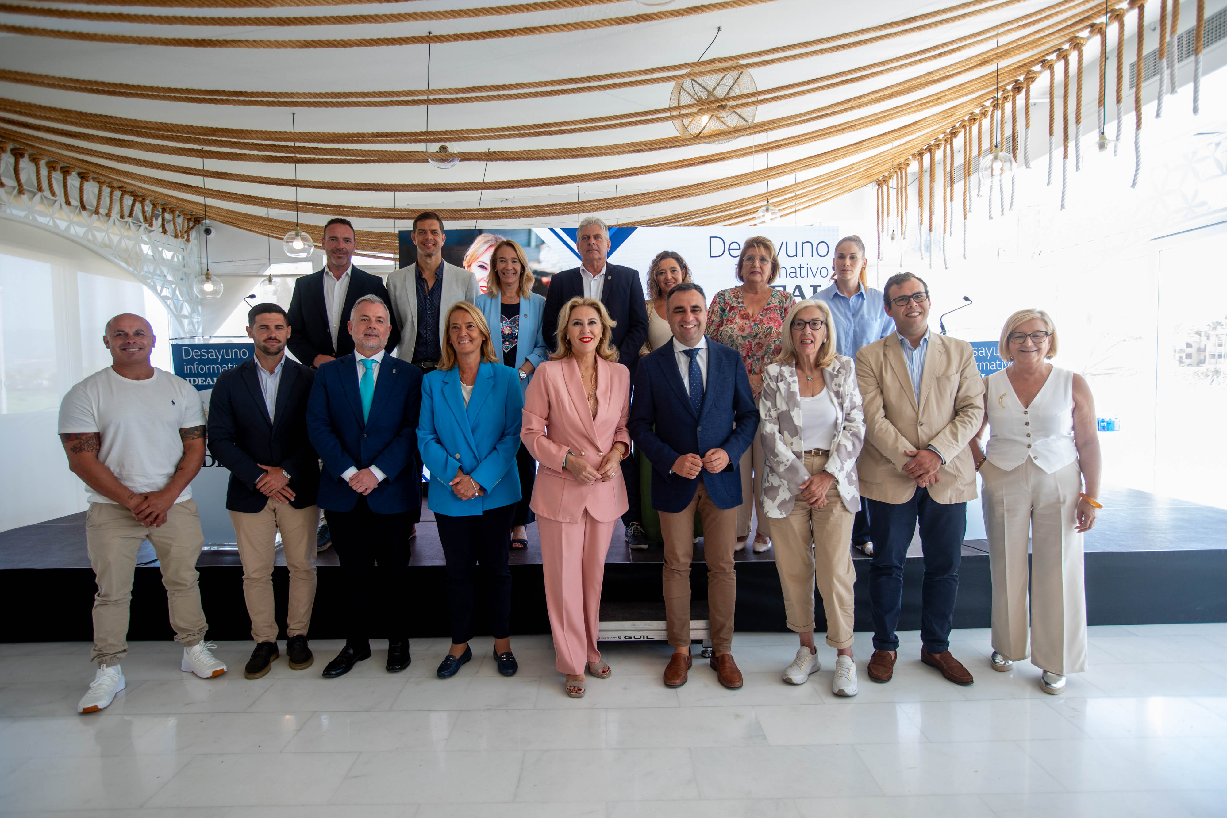 Las imágenes del desayuno informativo con la consejera Carolina España