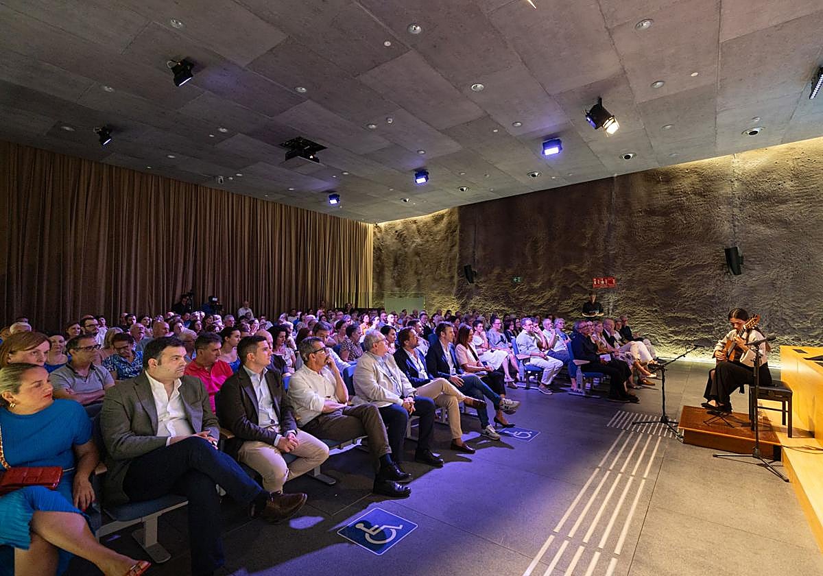 Festival de la Guitarra en la estación de metro Alcázar del Genil.