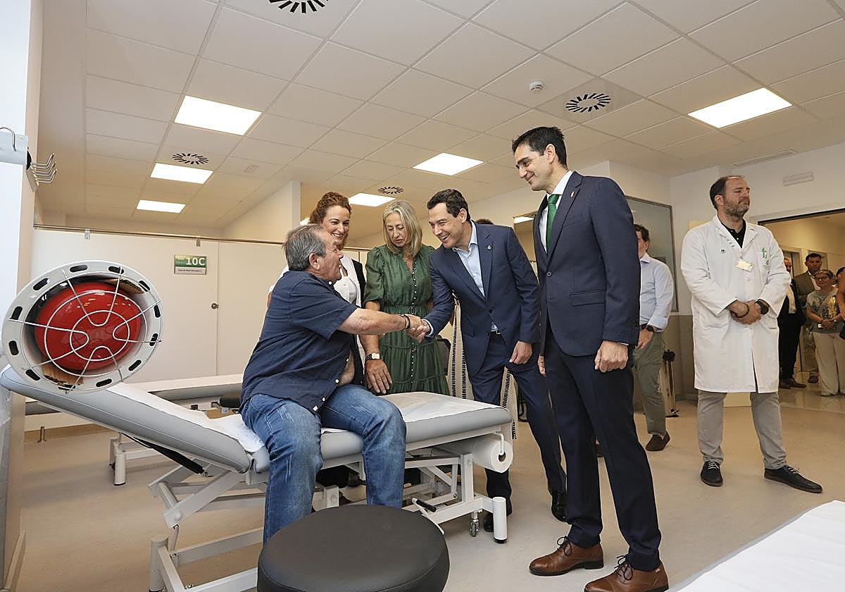Visita de Juanma Moreno en la inauguración.