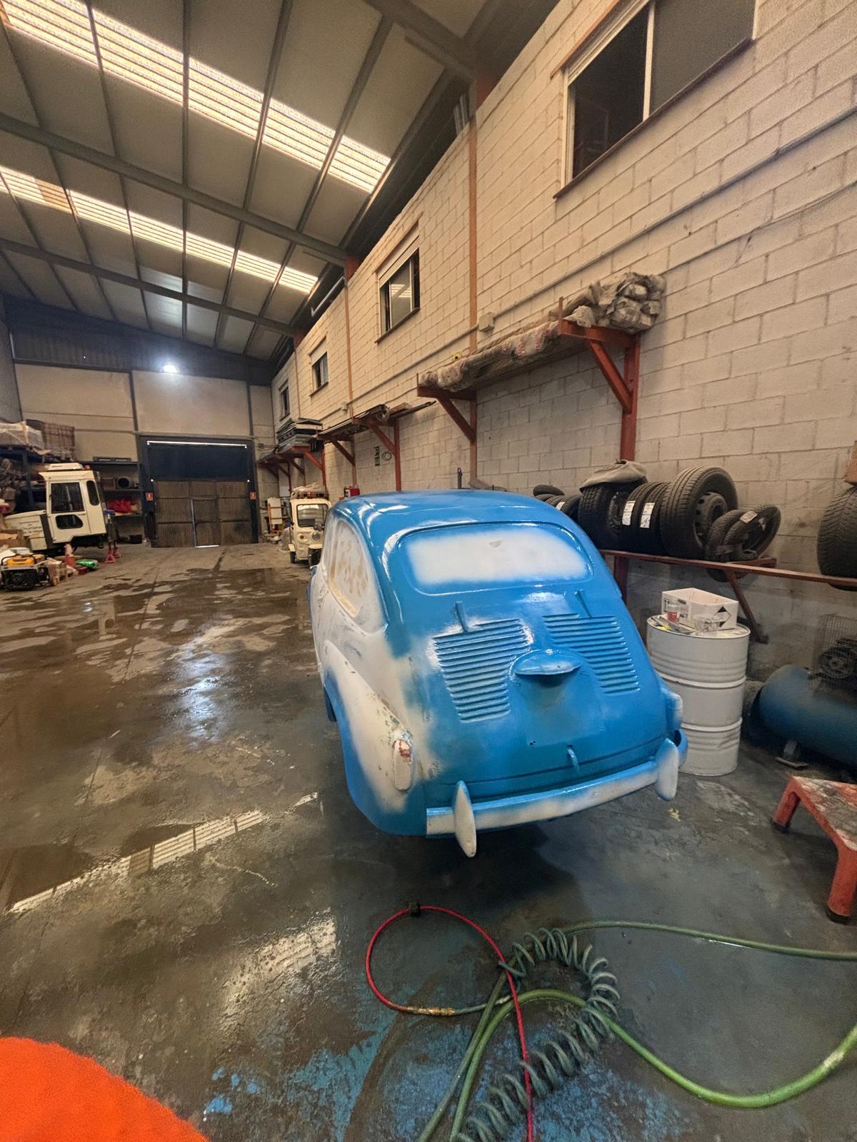 La rotonda de Churriana estrena sus nuevos Seat: así ha sido el proceso de pintado