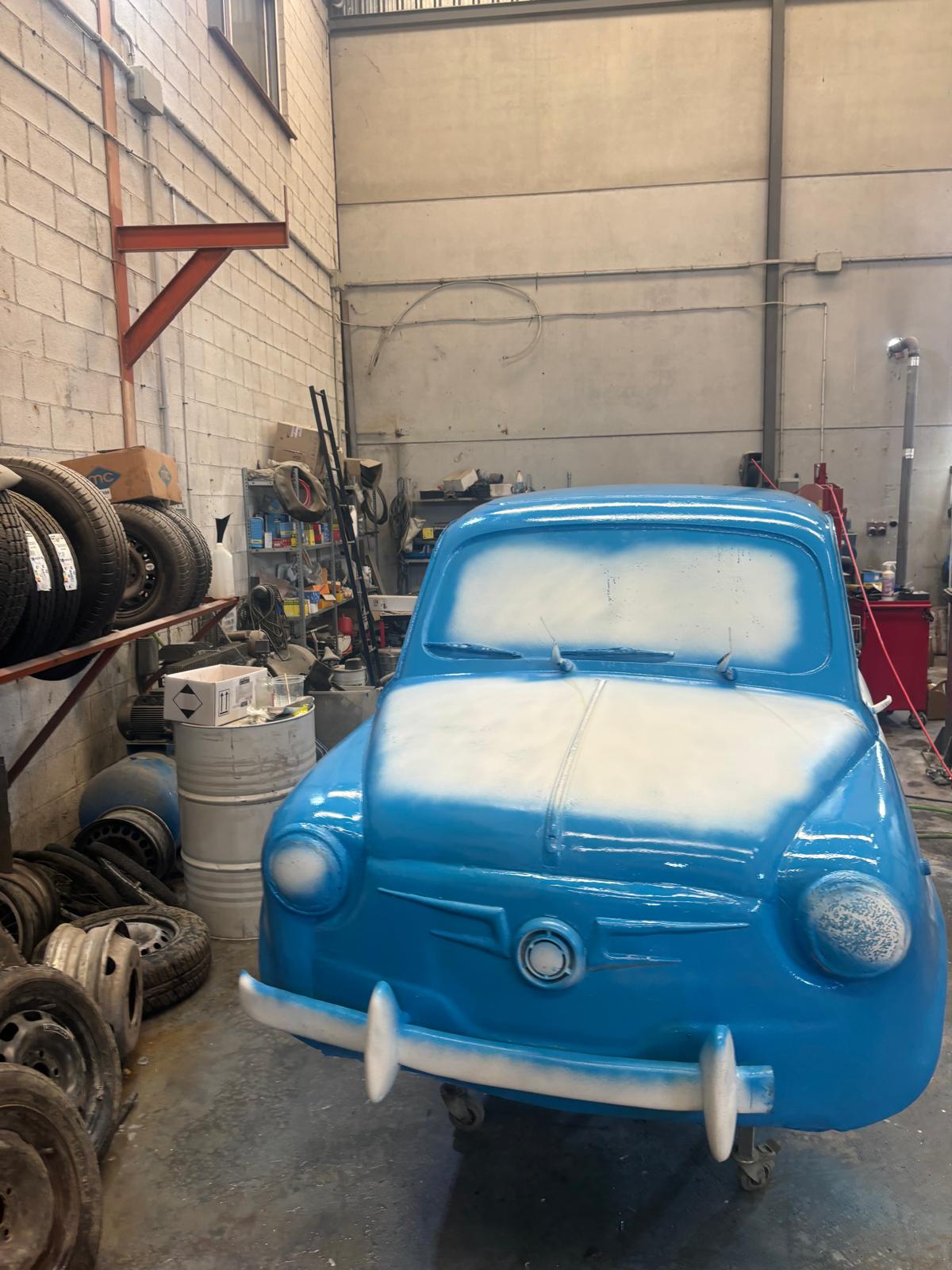 La rotonda de Churriana estrena sus nuevos Seat: así ha sido el proceso de pintado