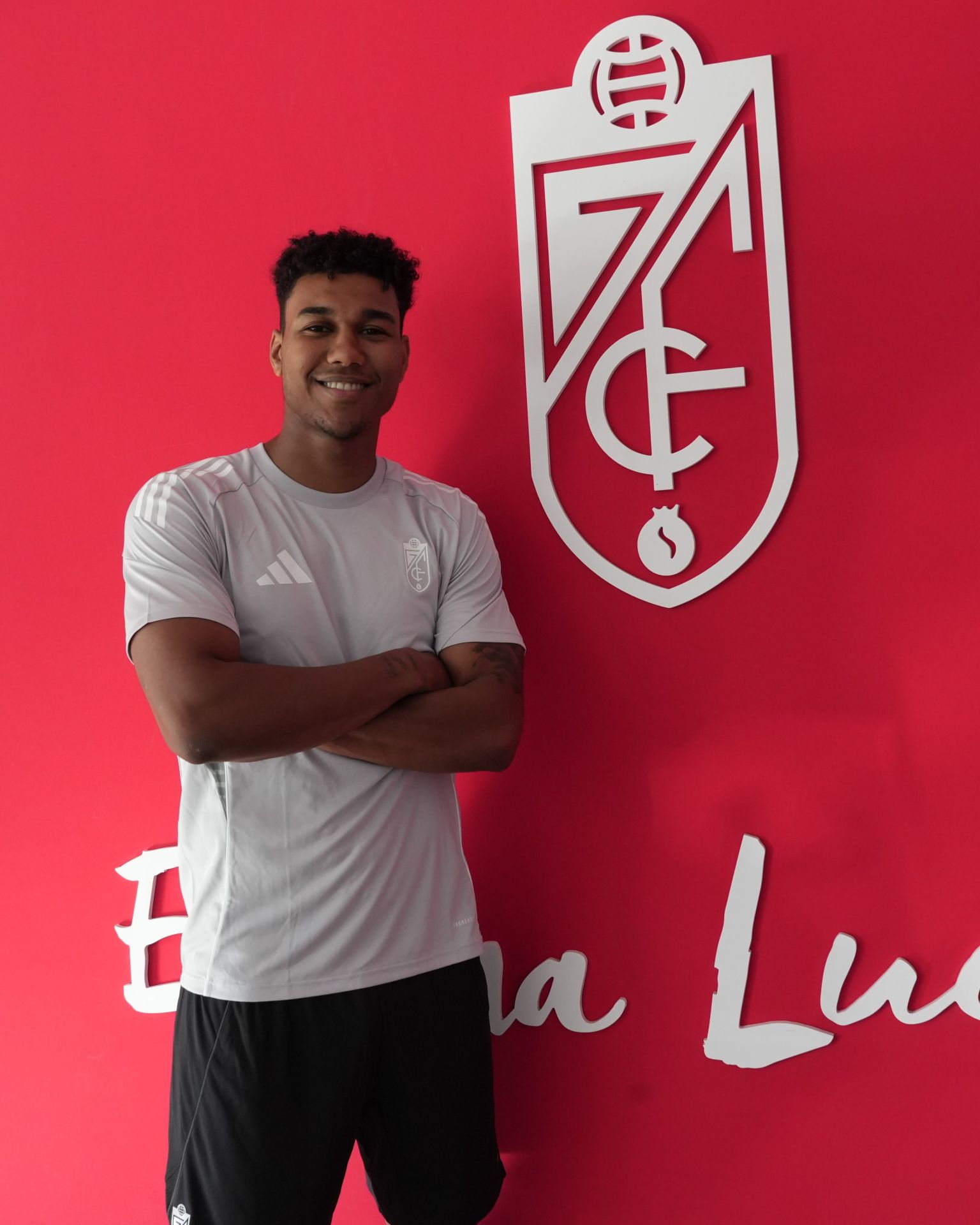 Seydou Fall posa ya en la Ciudad Deportiva del club.