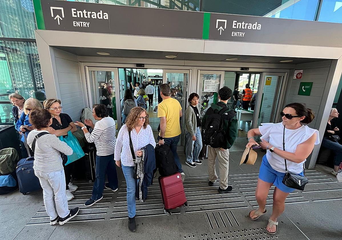 La mayoría del pleno exige al Gobierno medidas para evitar nuevas incidencias en el tren