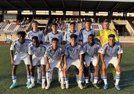 El once inicial del Recreativo Granada en Loja.