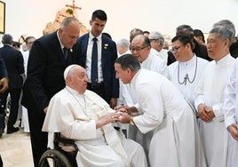 Encuentro de José Luis López Carpio con el Papa Francisco en el viaje que el pontífice hizo a Singapur en septiembre de 2024.