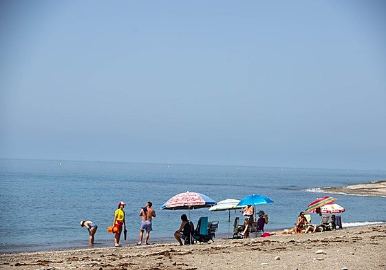 Playa de La Perla en Carchuna.