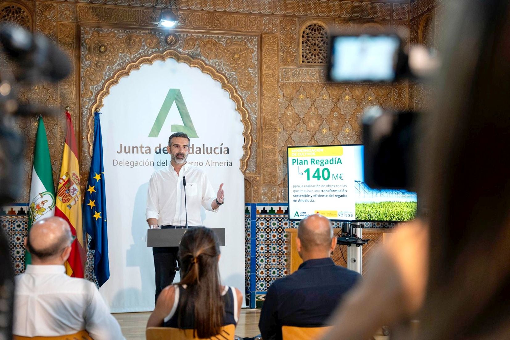 El consejero de Agricultura, durante la presentación del Plan RegadíA en Almería.