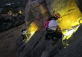 Participantes en la vía ferrata.