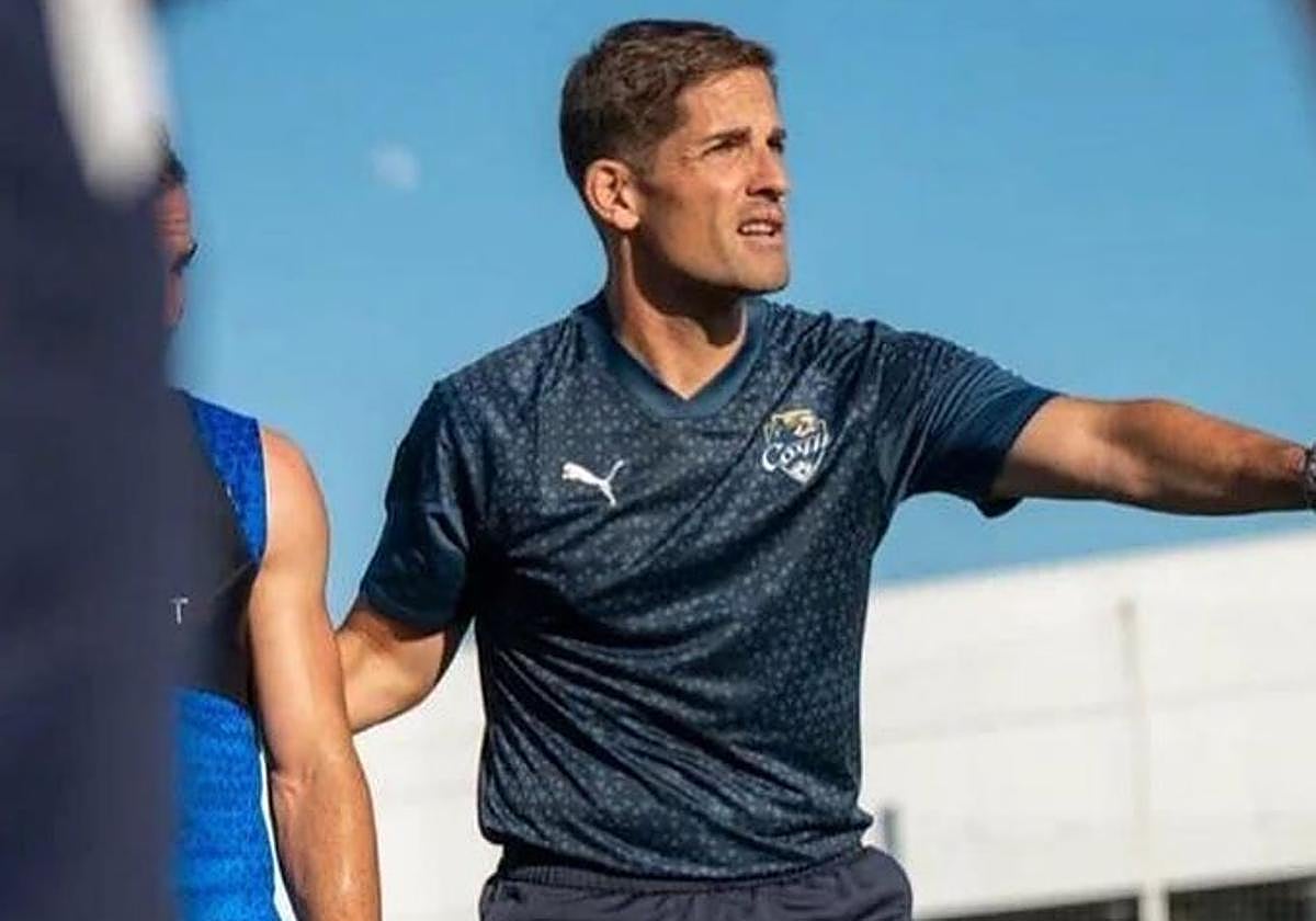 Robert Moreno, durante un entrenamiento al frente del Sochi ruso.