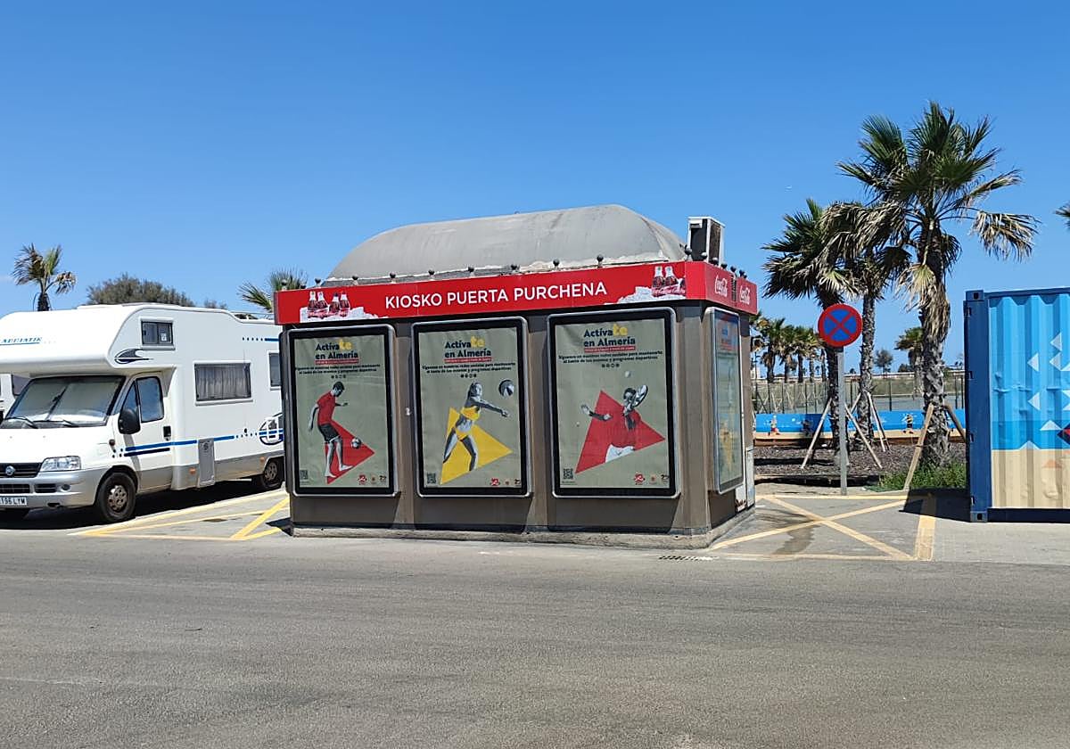 El antiguo kiosco Puerta Purchena en su nueva ubicación.