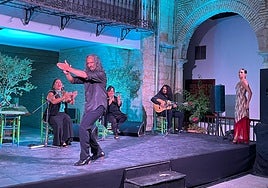 Actuación durante una de las veladas.