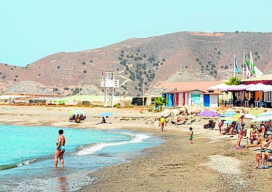 Levantan la restricción al baño en la playa de Carchuna